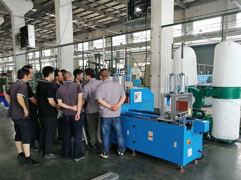 全自動切鋁機(jī)出庫、交機(jī)、調(diào)試，忙碌充實(shí)的一天