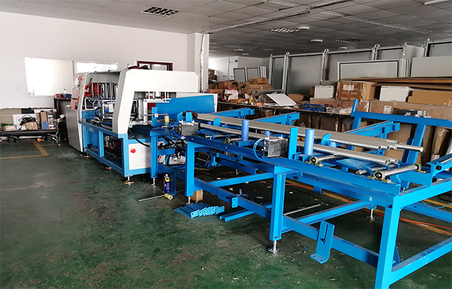 【成都】鋁型材切割鋸床自動上料、鋸切、下料設備已出庫出貨啦