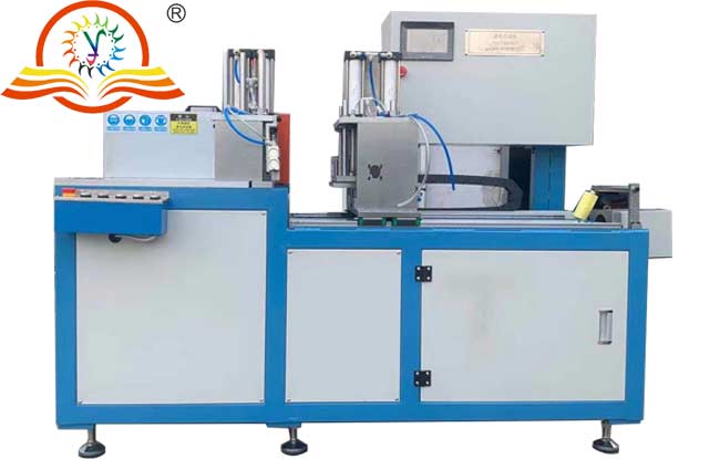 切鋁機上下走刀會受重力影響，相對無橫向進刀穩定